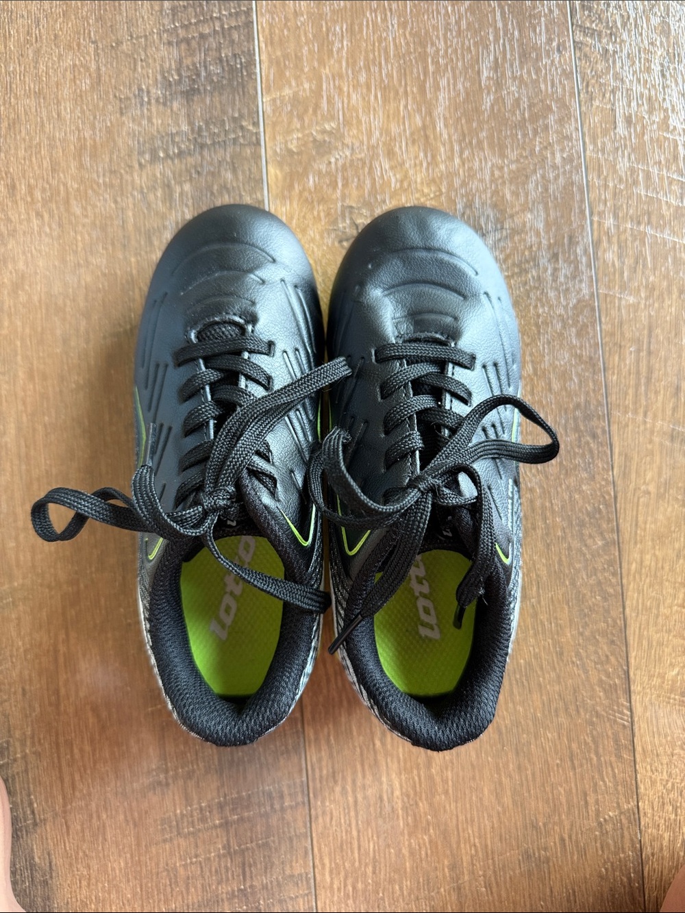 Lotto Kids Black Athletic Cleats
